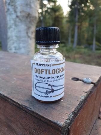 Trapperns Duftlokkemiddel for Fangst av Gaupe, Rev, Mår, Mink og andre Rovdyr